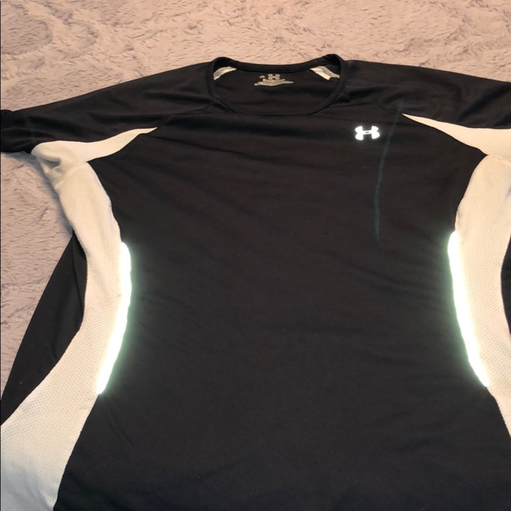 Under armour black and white XL active top